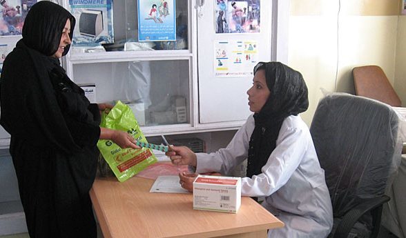 Eine Patientin bei der Gynäkologin in Dogh Abad