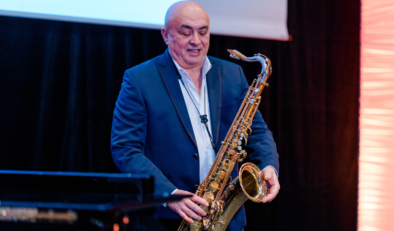 George Pavel am Saxofon; Foto: Heike Katthagen